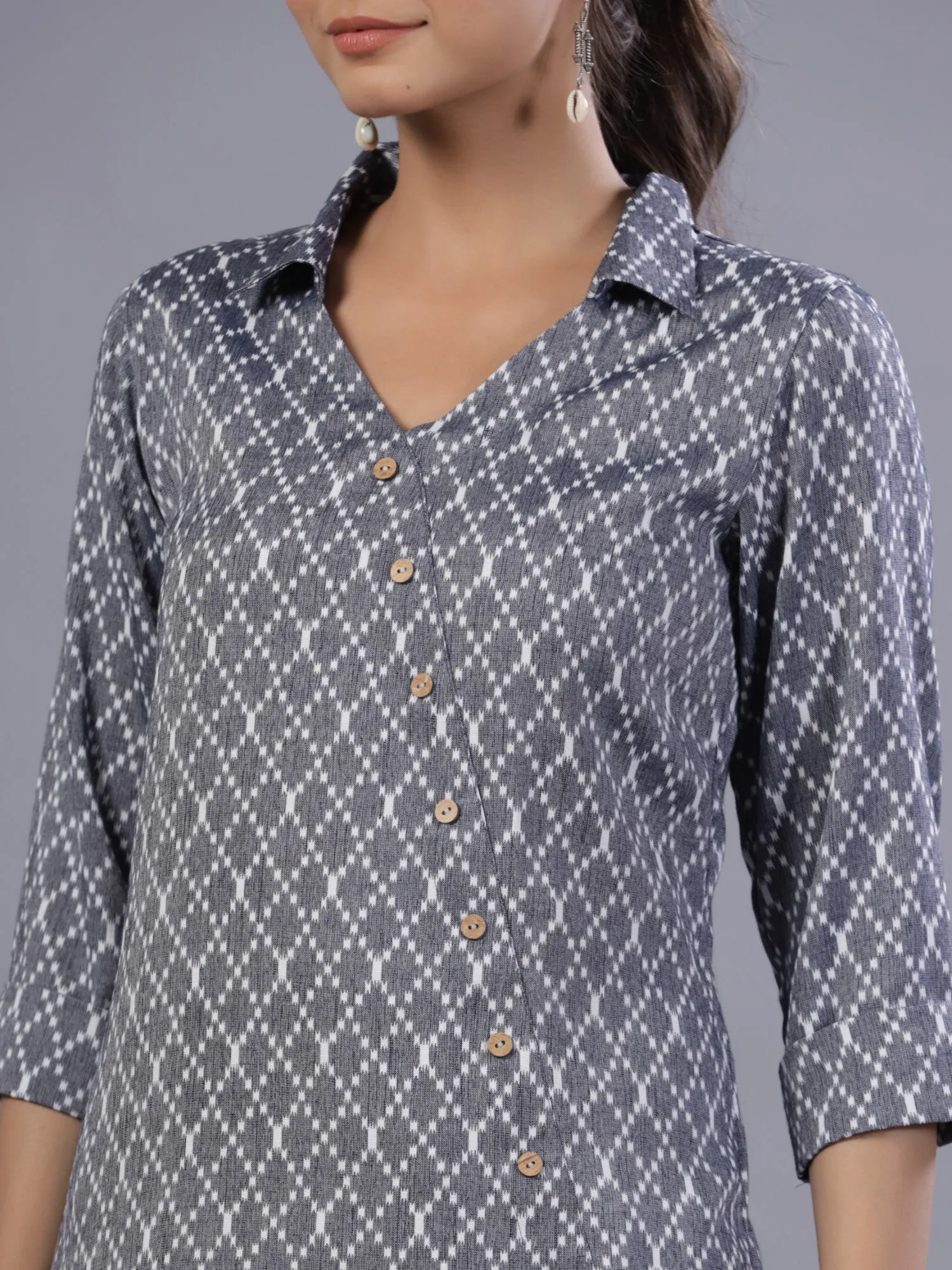 Jashvi Women Blue Rayon Printed Asymmetric Kurta
