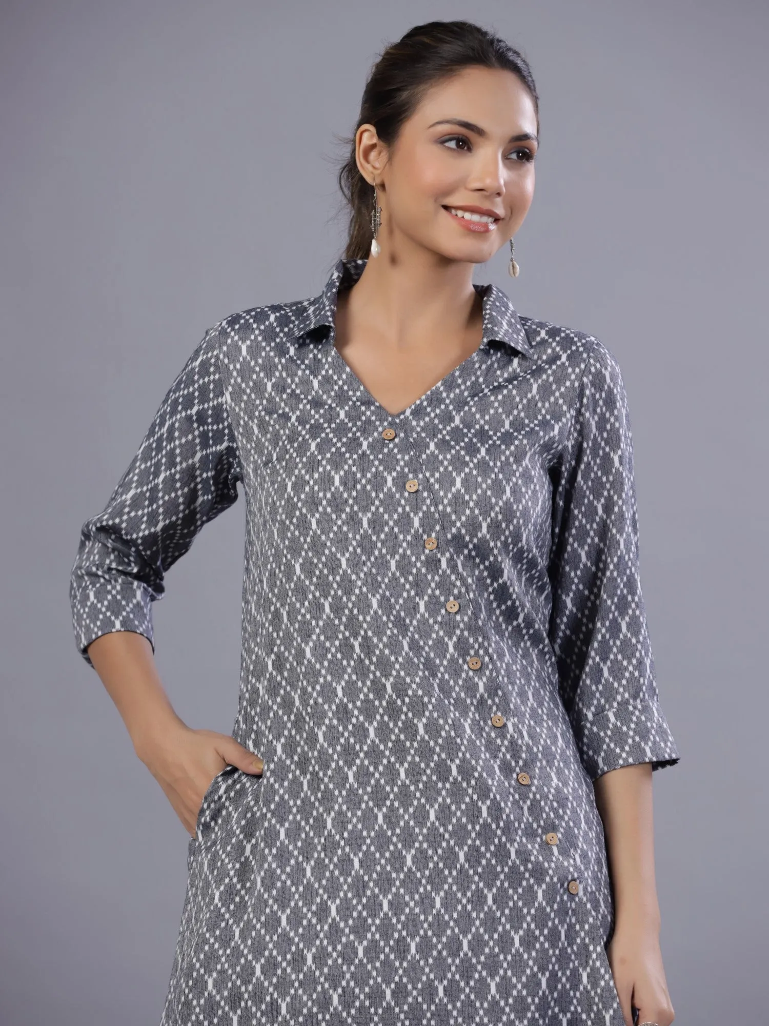 Jashvi Women Blue Rayon Printed Asymmetric Kurta